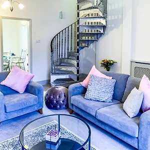  Apartment The Vines - Stunning Period With Free Parking